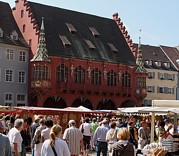 Münstermarkt vor dem Historische Kaufhaus Münstermarkt vor dem Historische Kaufhaus
