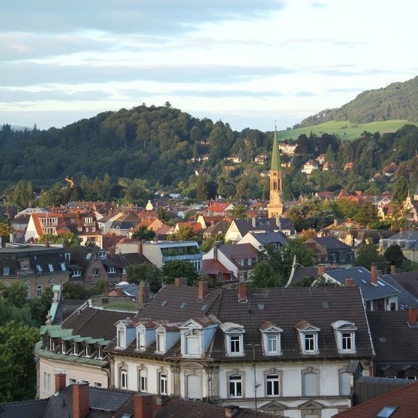 Freiburg umgeben von Hgeln