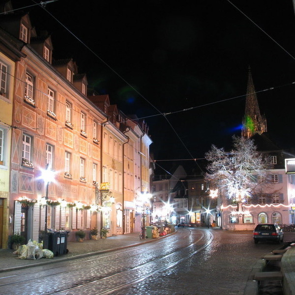 Oberlindenplatz Freiburg im Dunkeln