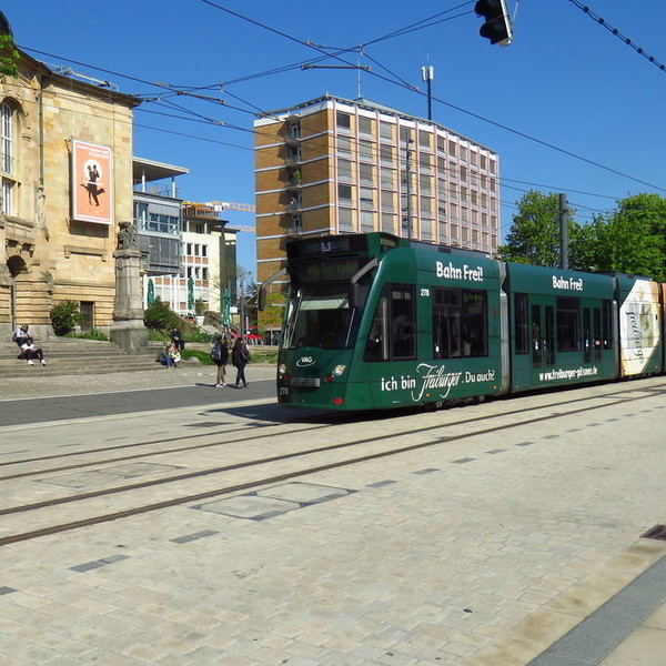 Straßenbahnlinie am Stadttheater Freiburg