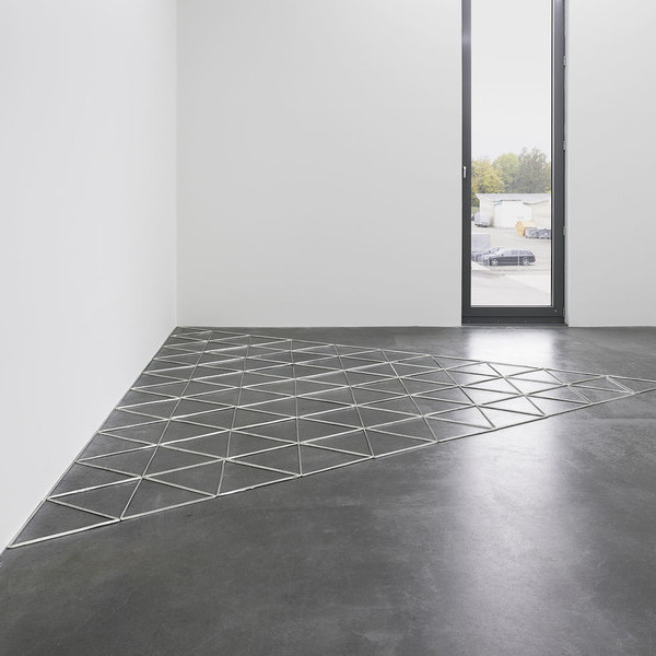 Carl Andre, Glarus Tin Trigon, 2007, Foto Bernhard Strauss, Copyright VG Bild-Kunst, Bonn 2020