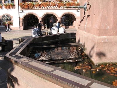 Rathausplatz Brunnen